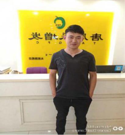 從“謝頂流蘇”到時(shí)尚潮人，他是怎么做到的？