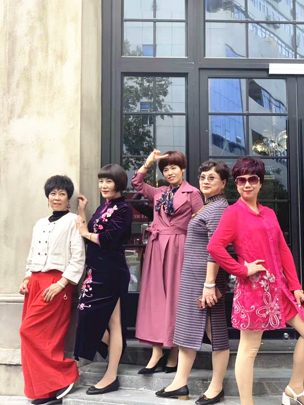 唐風采開展“關(guān)愛中老年健康”公益活動 唐風采愛心假發(fā)活動